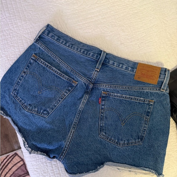Levi's Blue Jean Shorts Distressed Cut-Off - Picture 7 of 7